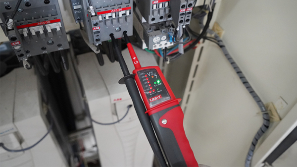 Voltage detector UNI-T UT15B