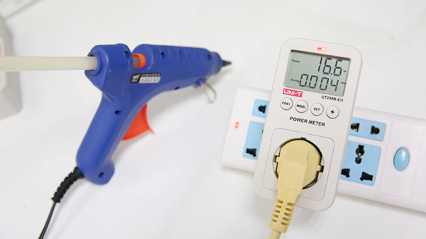 Elforbrugsmåler UNI-T UT230B-EU Stikkontakt 100V-260V 0A-16A