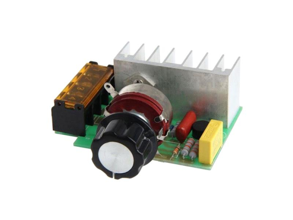 Hastigheds- og lysdæmper til kommutatormotorer op til 4000W TIPA Triac regulator for resistive belastninger eller kommutatormotorer - forsyningsspænding: 250VAC - maksimal belastning 4000W (resistiv belastning) - effektivitet: over 90% - spændingsregul