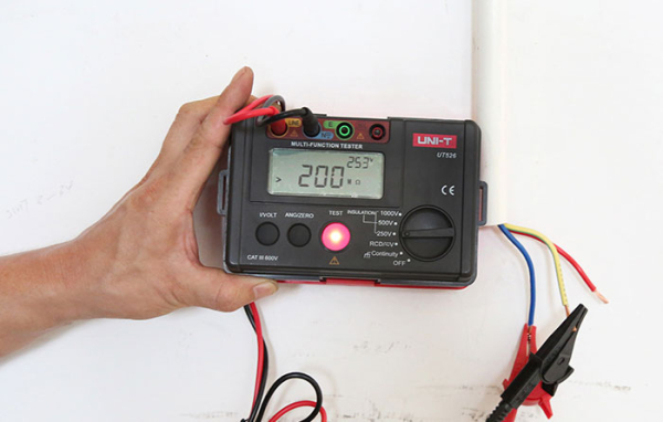 Elektrisk tester UNI-T UT526 - Universal måle- og testenhed