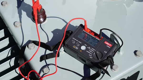 Insulation Resistance Tester UNI-T UT502A