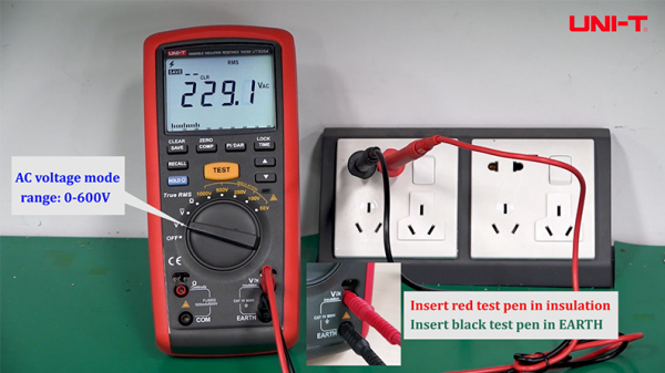 Insulation Resistance Tester UNI-T UT505A