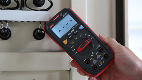 Digitalt multimeter UT60BT UNI-T med Bluetooth og sand RMS-måling