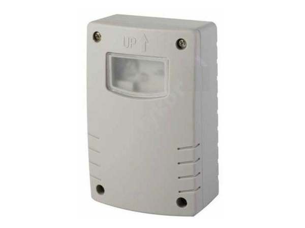 Skumringssensor ST300 med timer STARLUX 230V/10A aktiveres ved 3-500 Lux - justerbar, tidsindstilling 1-9 timer efter 1 time, relæ, IP44