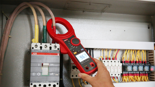 UT220 UNI-T 2000A klemmemultimeter