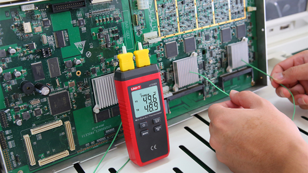 Digital termometer UNI-T UT320A med temperaturprobe type K