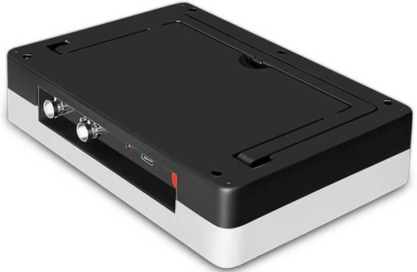 FNIRSI 1013D oscilloscope with 7" TFT LCD touch display.