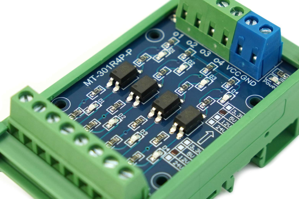 Level Converter 4-Channel (12V to 5V) Optocoupler PNP Output