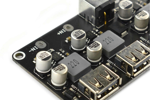 4-way Fast Charge Buck, kompatibel med Raspberry Pi 4B, Jetson Nano.