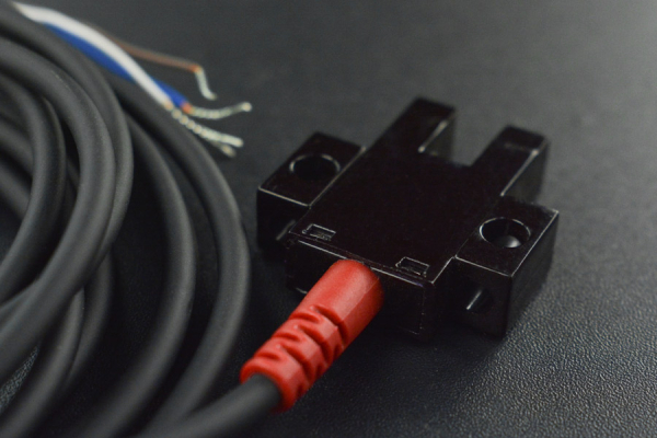 Photoelectric Switch 4-Wire Slot, 10-30V, 5mm Detect, PNP, IP50