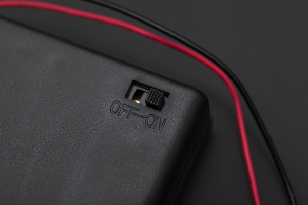 Battery Holder 4xAA, Cover, Switch, 5" Leads, Square Configuration