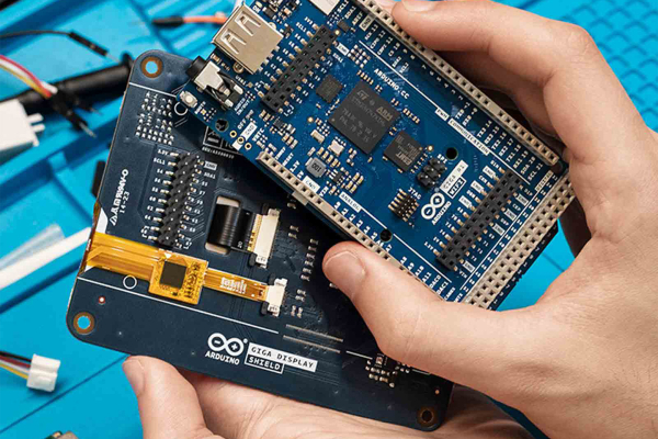 Arduino GIGA Display Shield, 3.97" TFT, 6-axis IMU, Mic