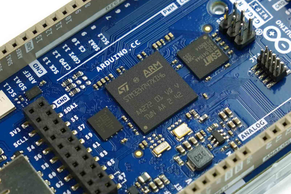 Development Board Arduino GIGA R1 WiFi, Dual-Core, 76 GPIO, WiFi/BLE