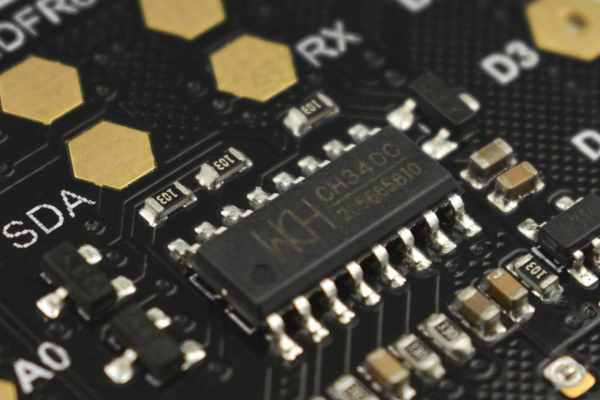 Møntstort ESP32 board med WiFi og Bluetooth