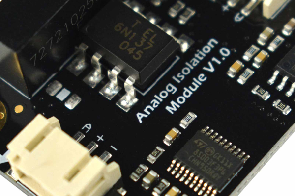 Gravity: Analog Signal Isolator, 5V, 1:1 Ratio, No Soldering, 42x32mm