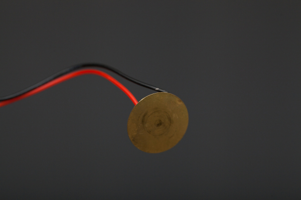 vibrationssensor til detektion og måling