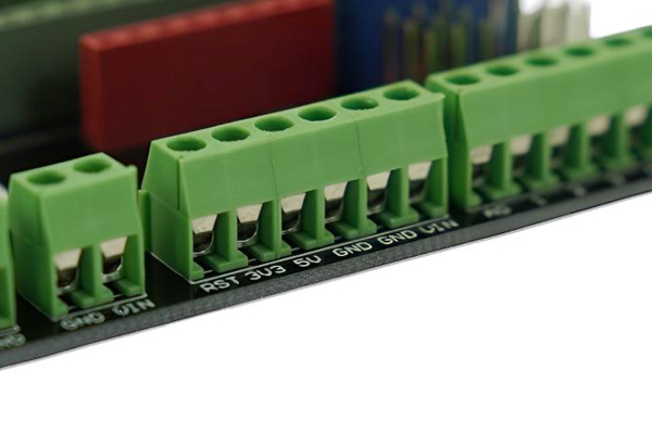 skrue-shield med tilslutning
