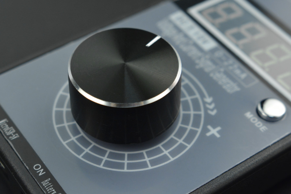 High Precision Handheld Signal Generator, 0.05V Accuracy, ±10V Output