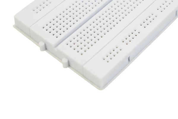 breadboard med strømskinner