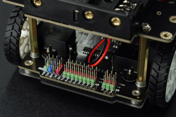 micro:Maqueen Plus V2, Ni MH Rechargeable Battery, med micro:Maqueen Mechanic og micro:bit V2