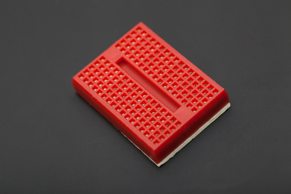 breadboard med strømskinner