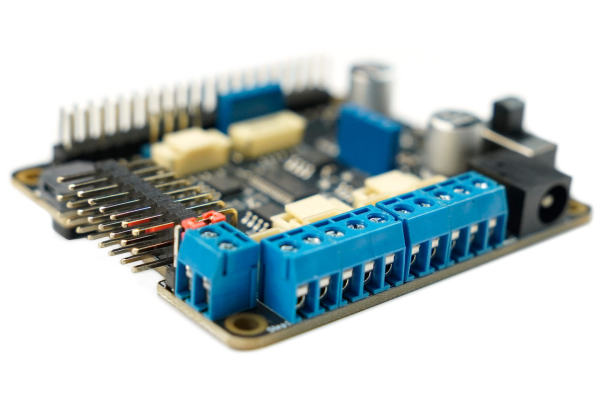 motordriver-shield til Raspberry Pi-projekter