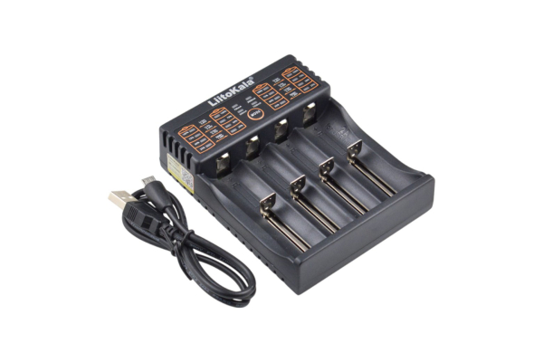 Smart Multifunctional Charger, 4 Slots, Li-ion/Ni-MH, LED Indicators